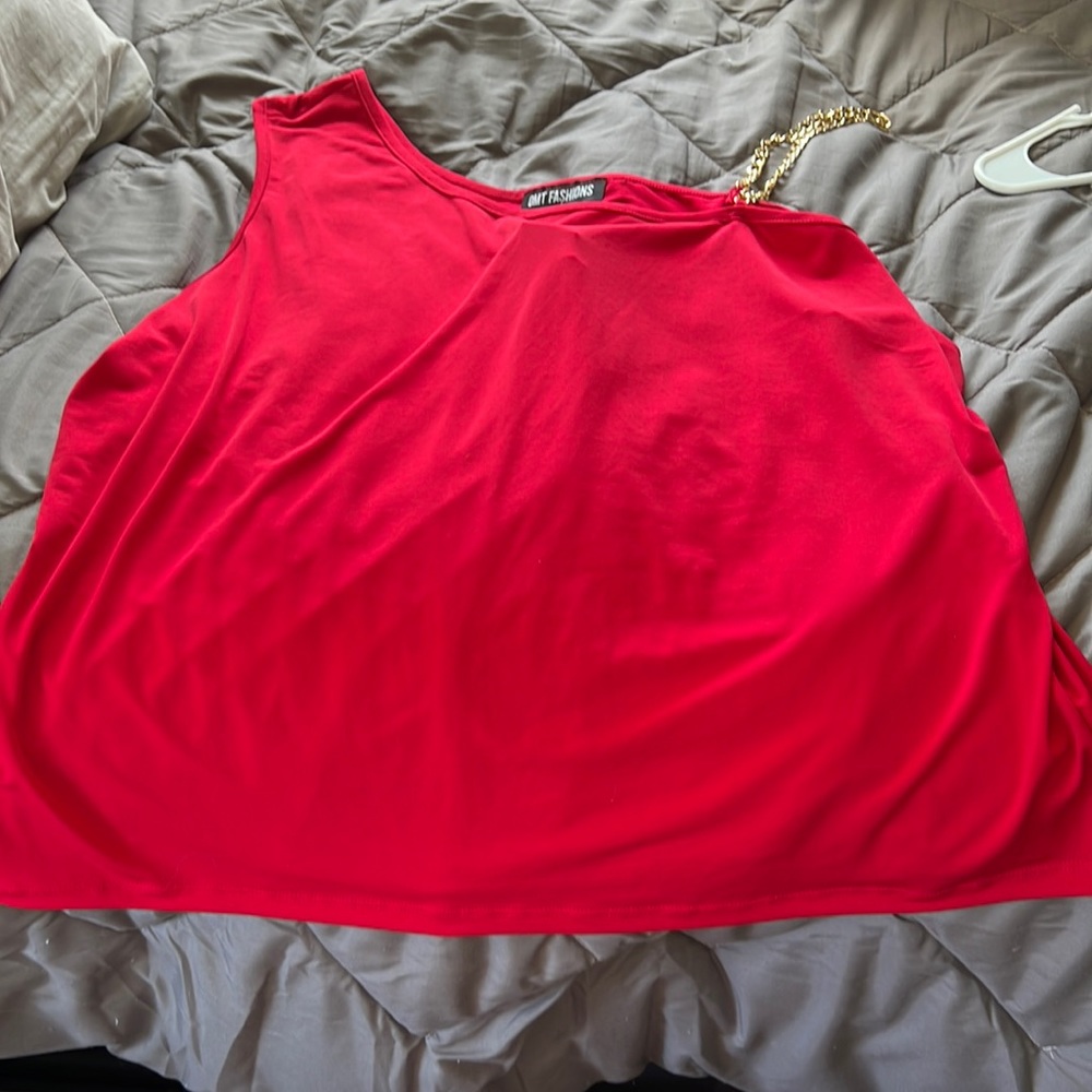 Cute read summer top gold traps